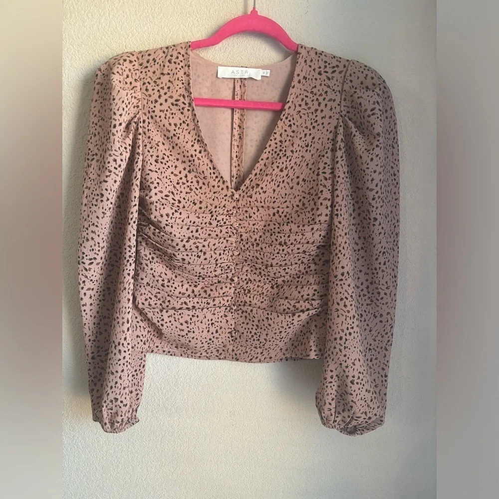NWOT Astr The Label Cinch Front Puff Sleeve Cheetah Animal Print Blouse XS